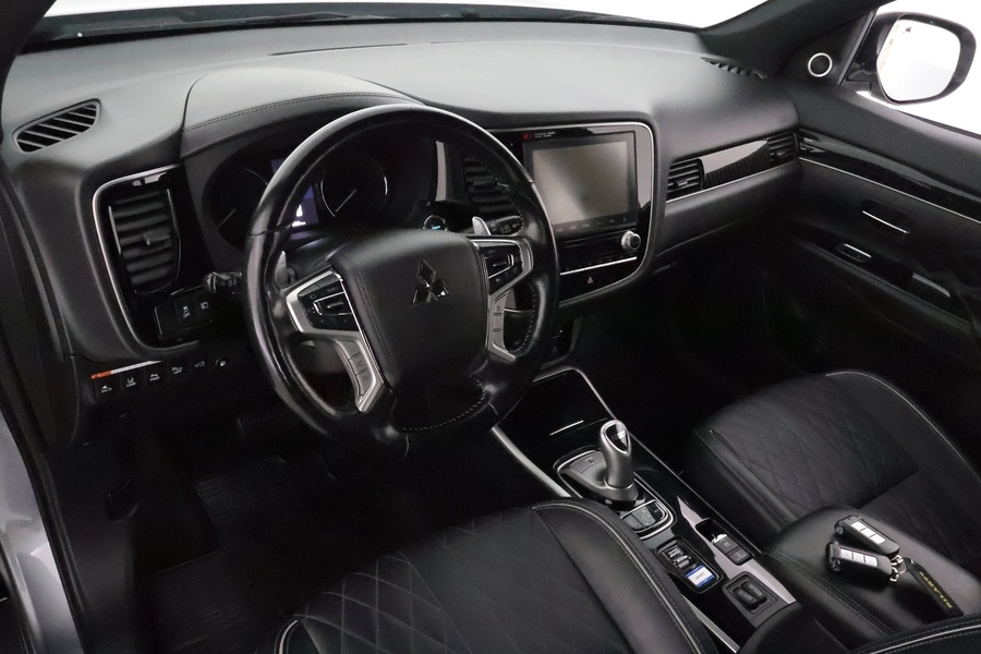 Mitsubishi Outlander PHEV vaihtoauto