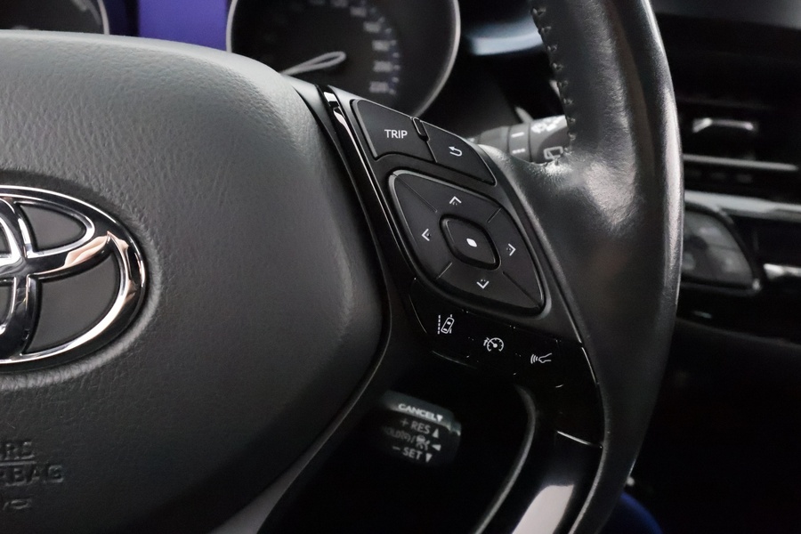 Toyota C-HR vaihtoauto