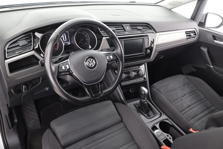 Volkswagen Touran vaihtoauto