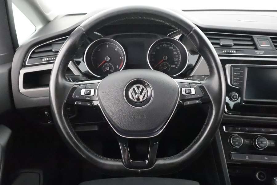 Volkswagen Touran vaihtoauto