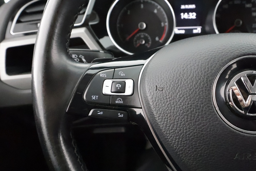 Volkswagen Touran vaihtoauto