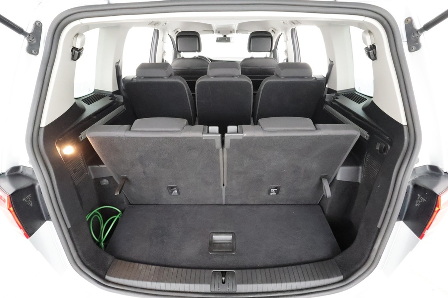 Volkswagen Touran vaihtoauto