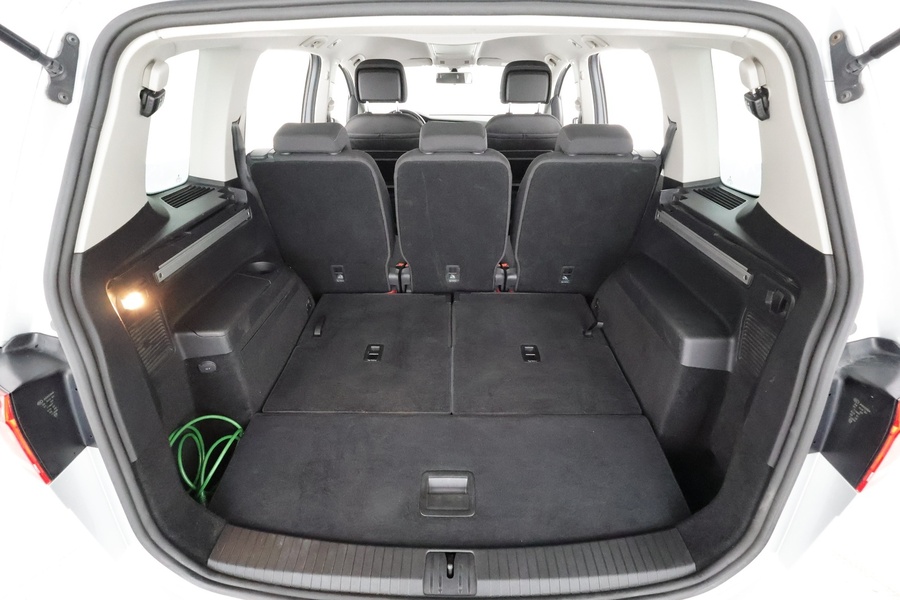 Volkswagen Touran vaihtoauto