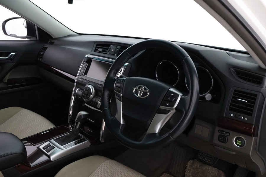 Toyota Mark X vaihtoauto