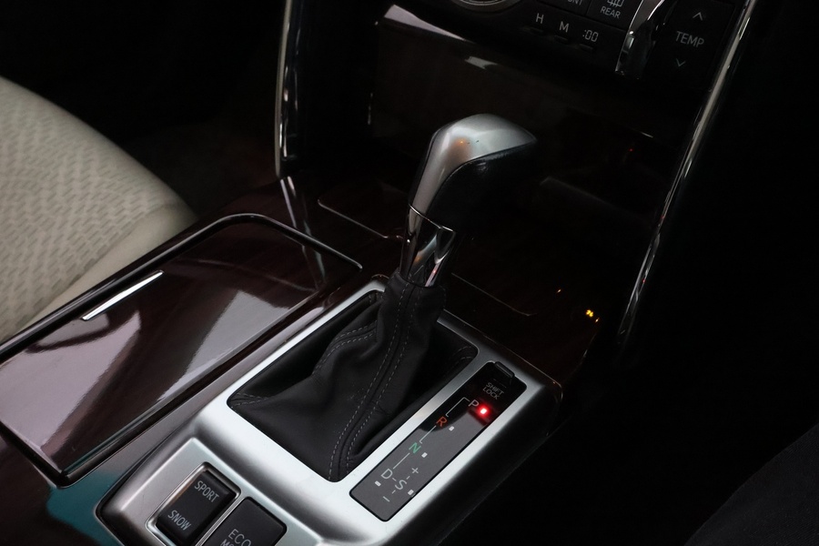 Toyota Mark X vaihtoauto