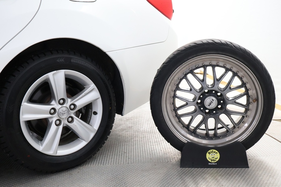 Toyota Mark X vaihtoauto