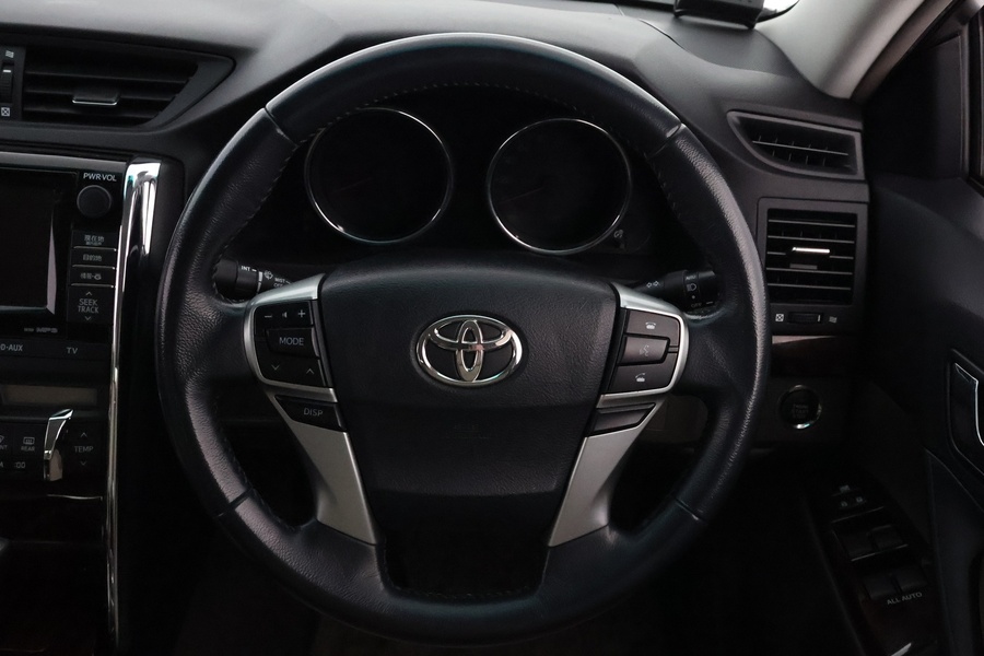 Toyota Mark X vaihtoauto