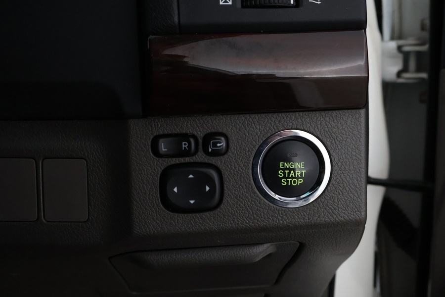 Toyota Mark X vaihtoauto