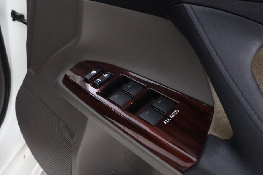 Toyota Mark X vaihtoauto