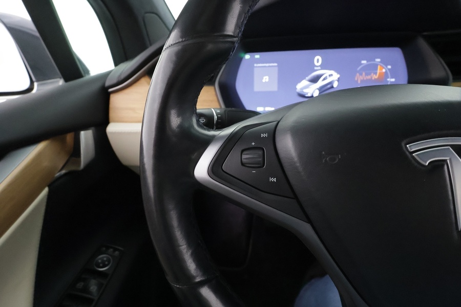 Tesla Model X vaihtoauto