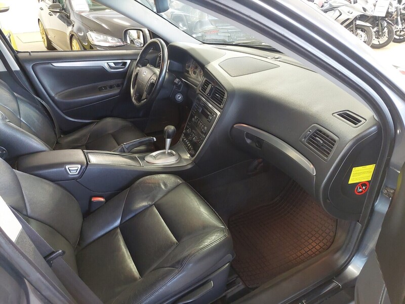 Volvo V70 vaihtoauto