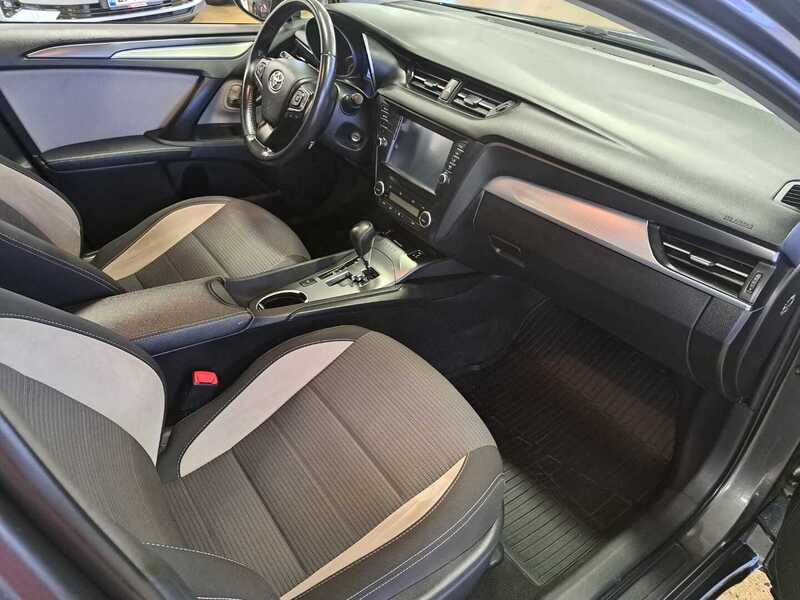 Toyota Avensis vaihtoauto