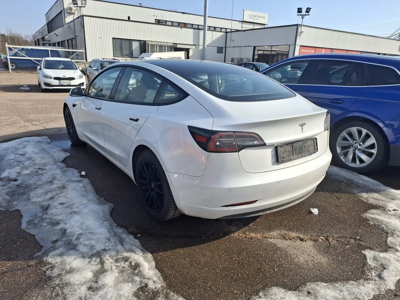 Tesla Model 3 vaihtoauto