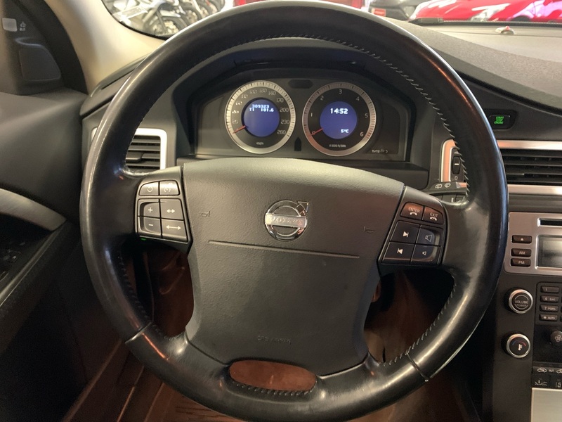 Volvo V70 vaihtoauto