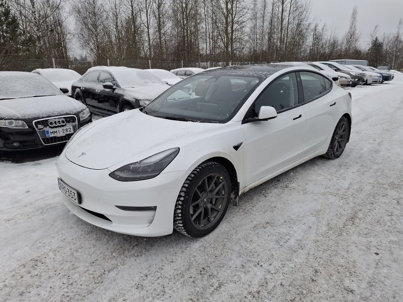 Tesla Model 3 vaihtoauto