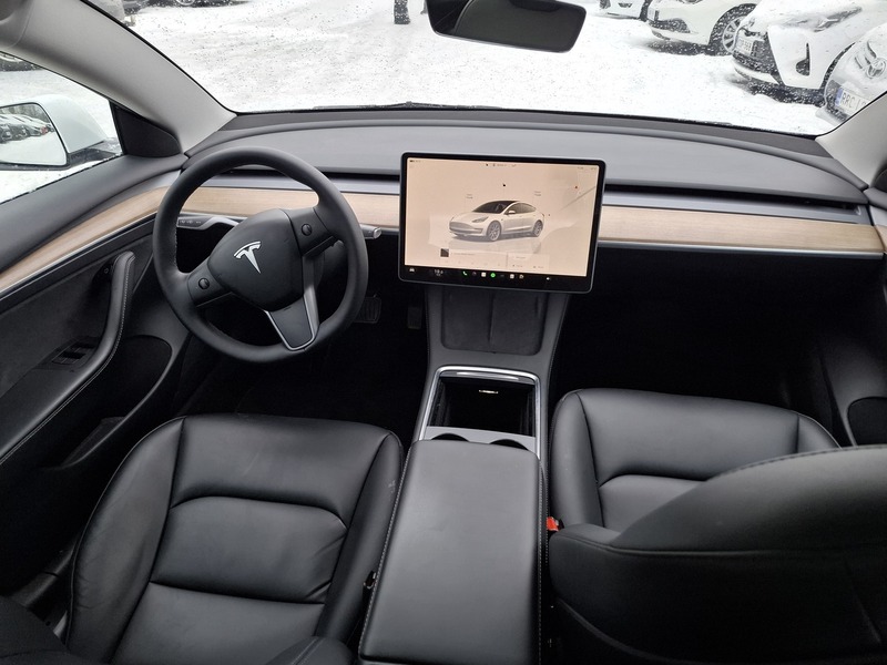 Tesla Model 3 vaihtoauto
