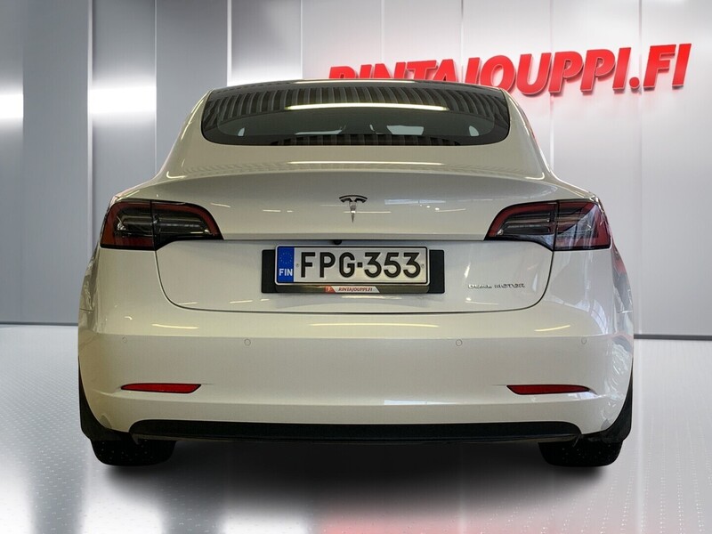 Tesla Model 3 vaihtoauto