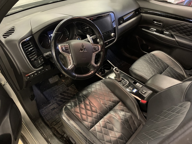 Mitsubishi Outlander PHEV vaihtoauto