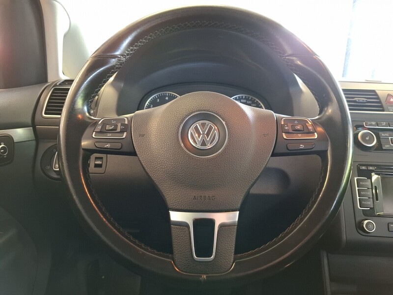 Volkswagen Touran vaihtoauto