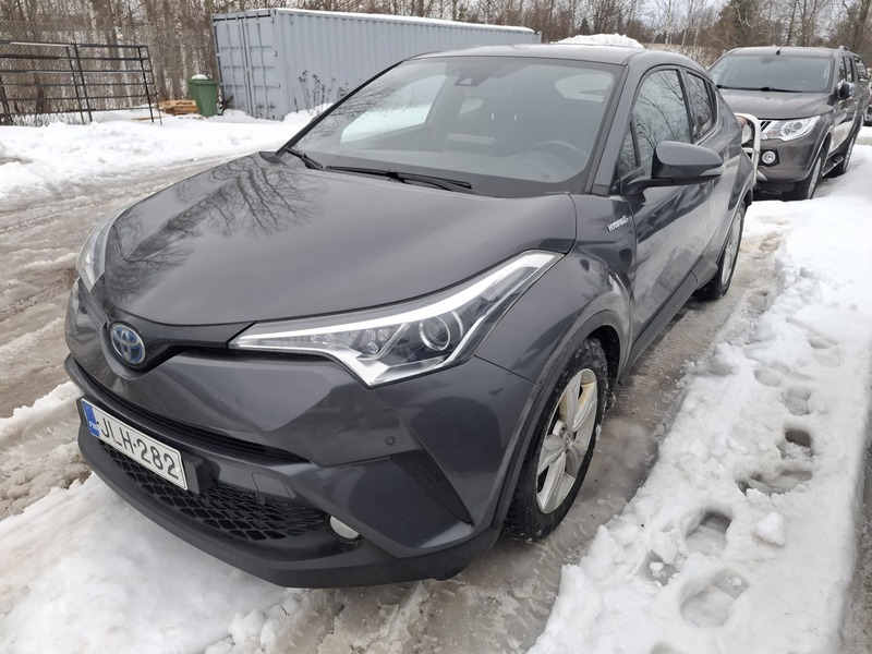Toyota C-HR vaihtoauto