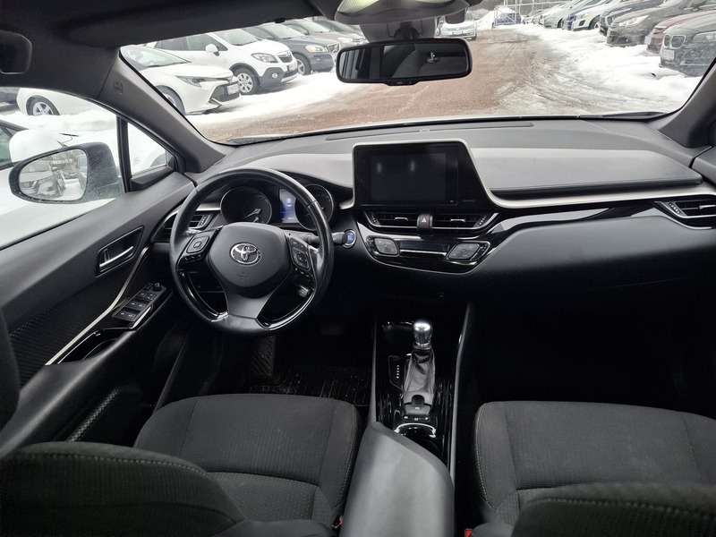 Toyota C-HR vaihtoauto