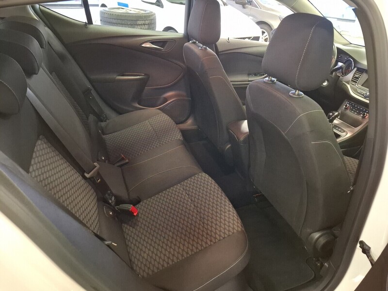 Opel Astra vaihtoauto