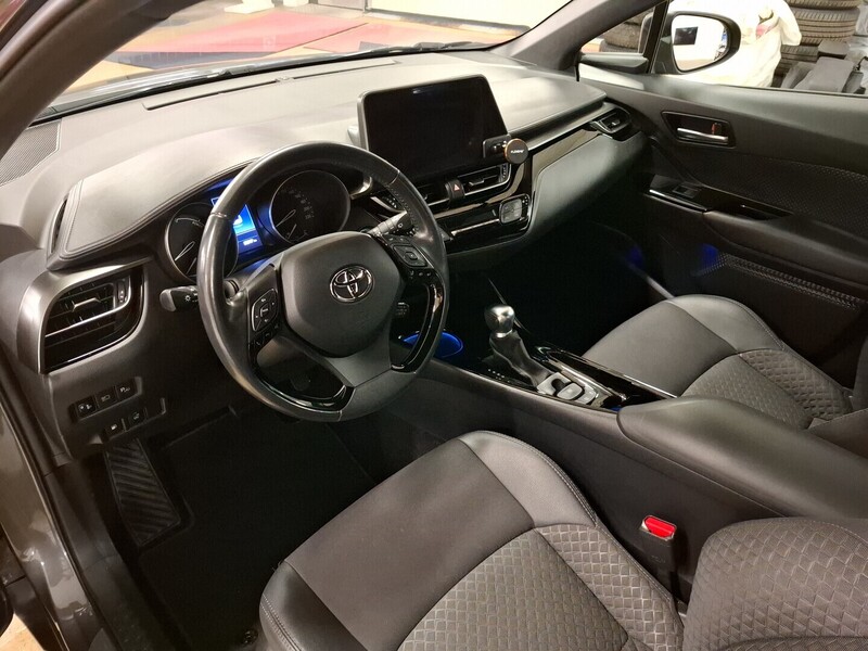 Toyota C-HR vaihtoauto