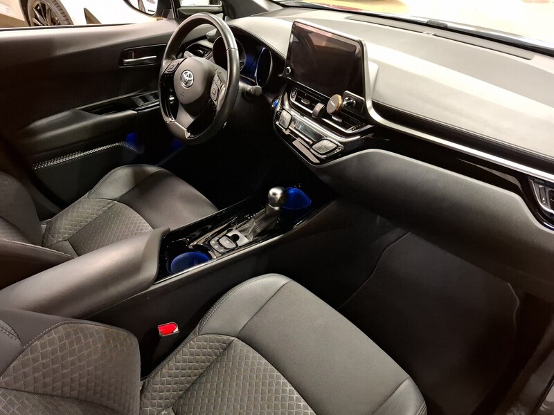 Toyota C-HR vaihtoauto