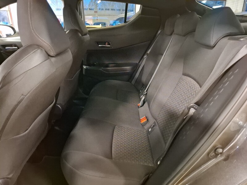 Toyota C-HR vaihtoauto