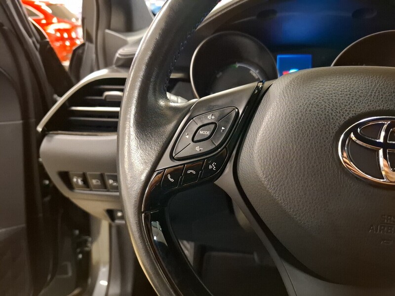 Toyota C-HR vaihtoauto