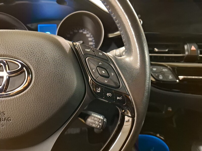 Toyota C-HR vaihtoauto