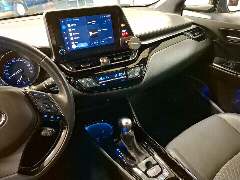 Toyota C-HR vaihtoauto