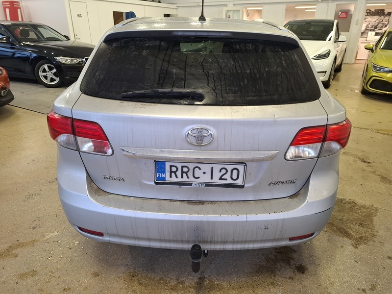 Toyota Avensis vaihtoauto