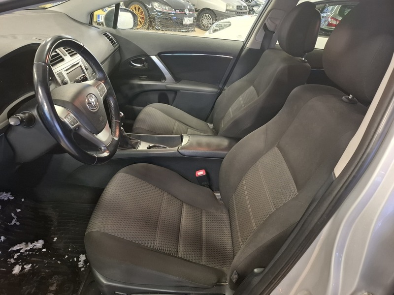 Toyota Avensis vaihtoauto