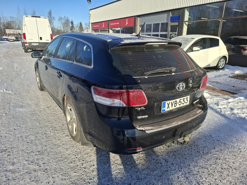 Toyota Avensis vaihtoauto