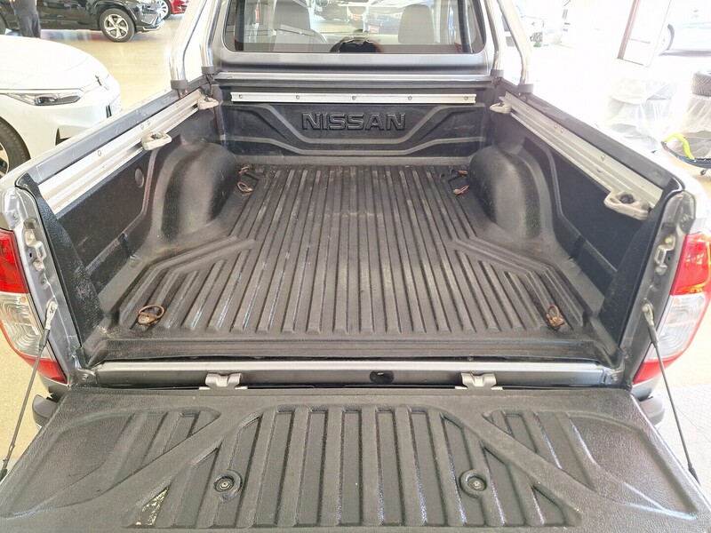 Nissan Navara vaihtoauto