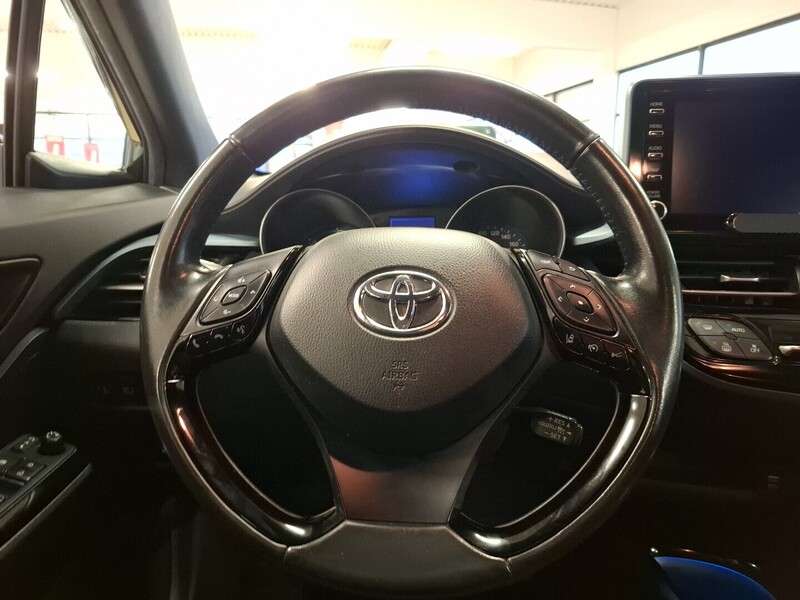 Toyota C-HR vaihtoauto