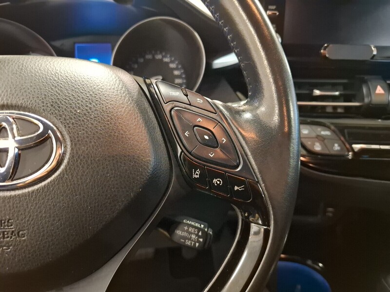 Toyota C-HR vaihtoauto