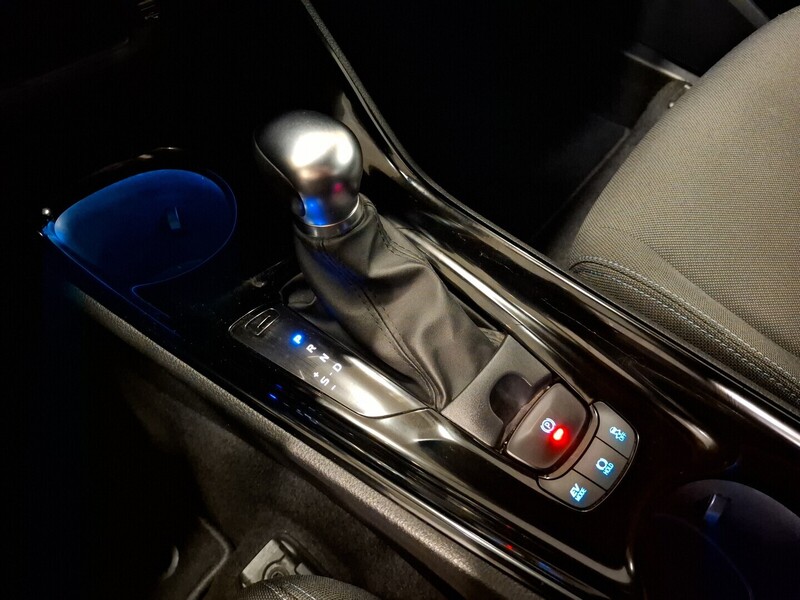 Toyota C-HR vaihtoauto