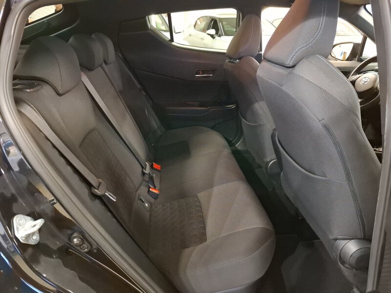 Toyota C-HR vaihtoauto