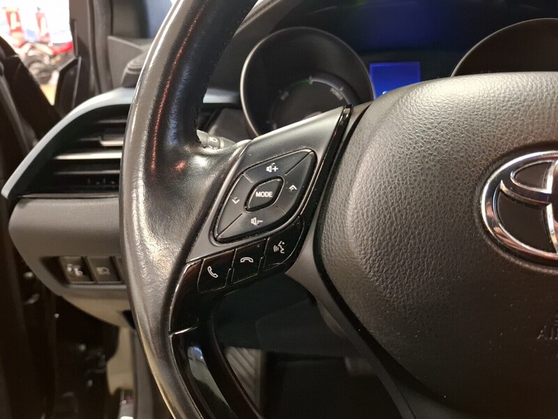 Toyota C-HR vaihtoauto