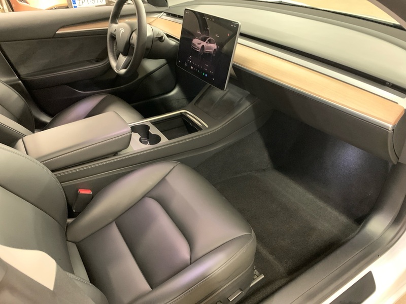 Tesla Model 3 vaihtoauto