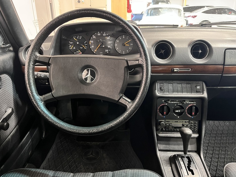 Mercedes-Benz 200 vaihtoauto