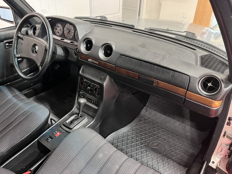 Mercedes-Benz 200 vaihtoauto