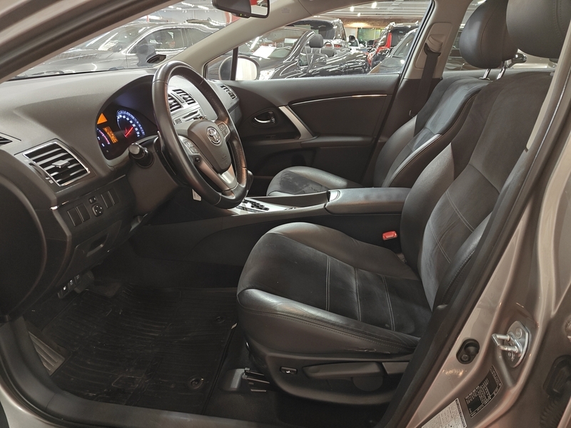 Toyota Avensis vaihtoauto