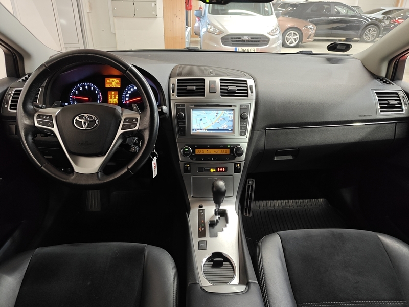 Toyota Avensis vaihtoauto