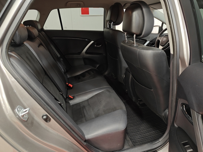 Toyota Avensis vaihtoauto