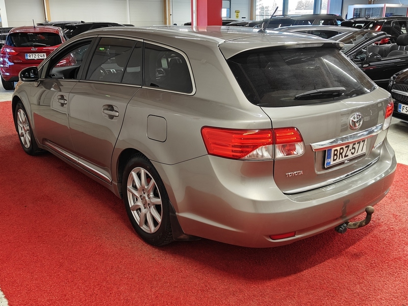 Toyota Avensis vaihtoauto