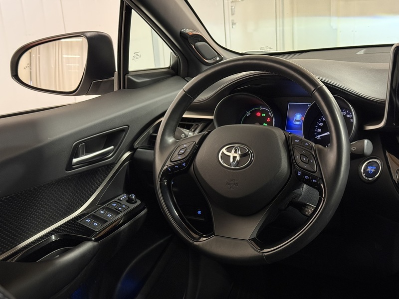 Toyota C-HR vaihtoauto