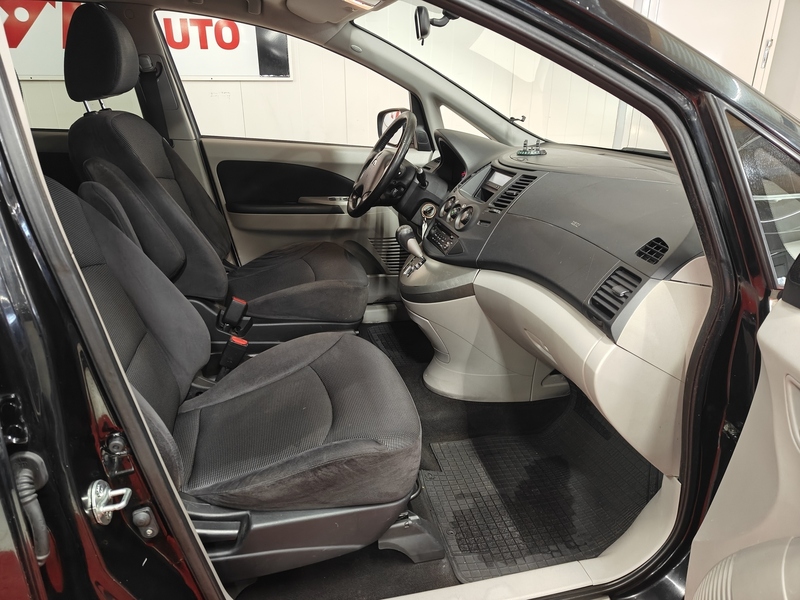 Mitsubishi Grandis vaihtoauto